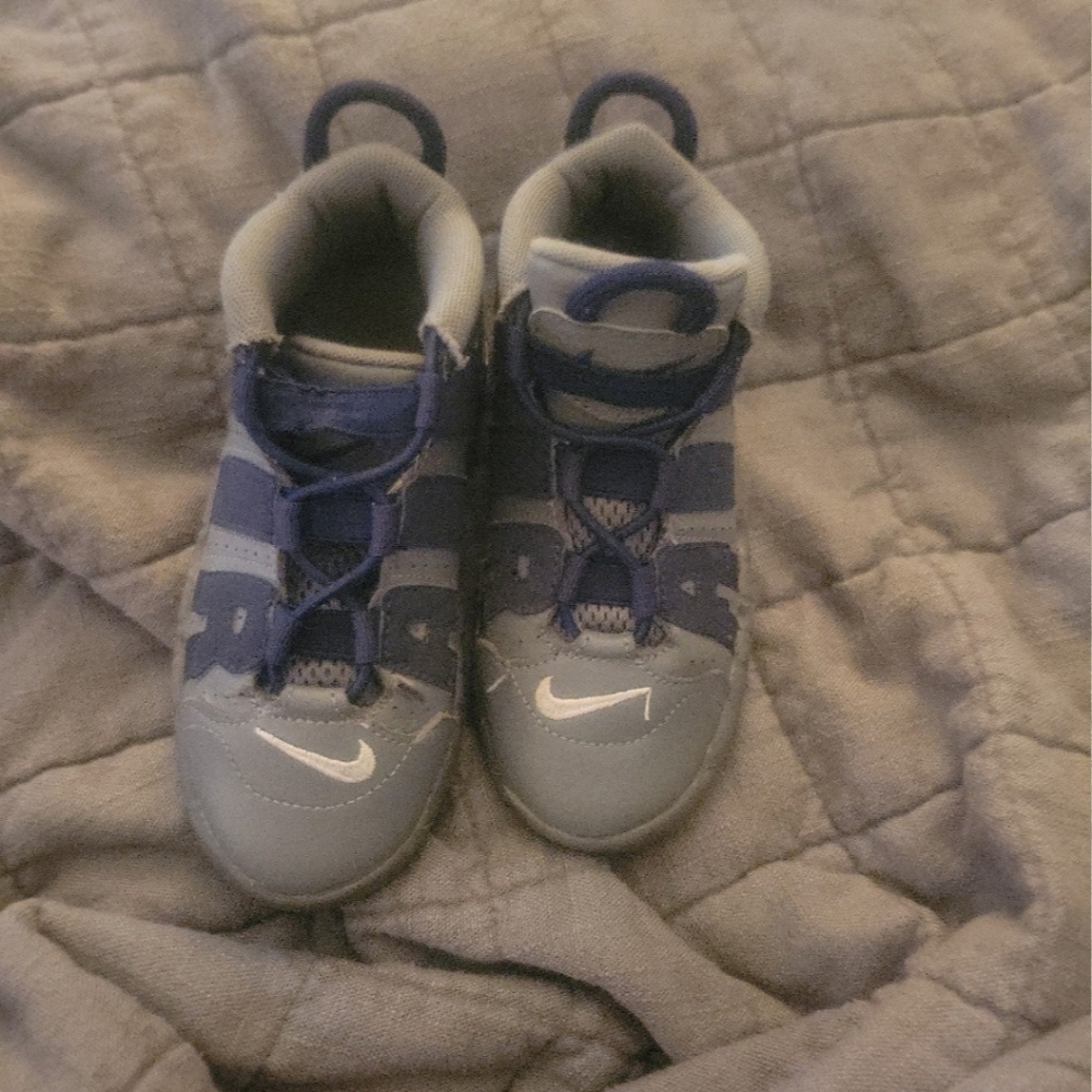 Nike Uptempo Georgetown Colorway